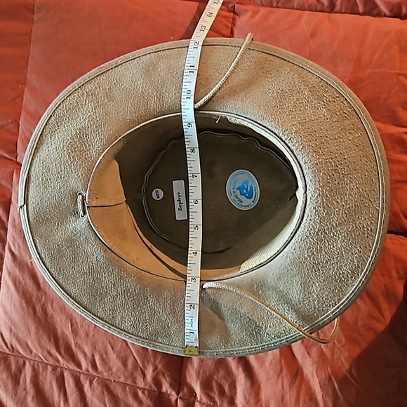 Suede Hat, Never Worn- Women's Medium - Picture 4 of 5